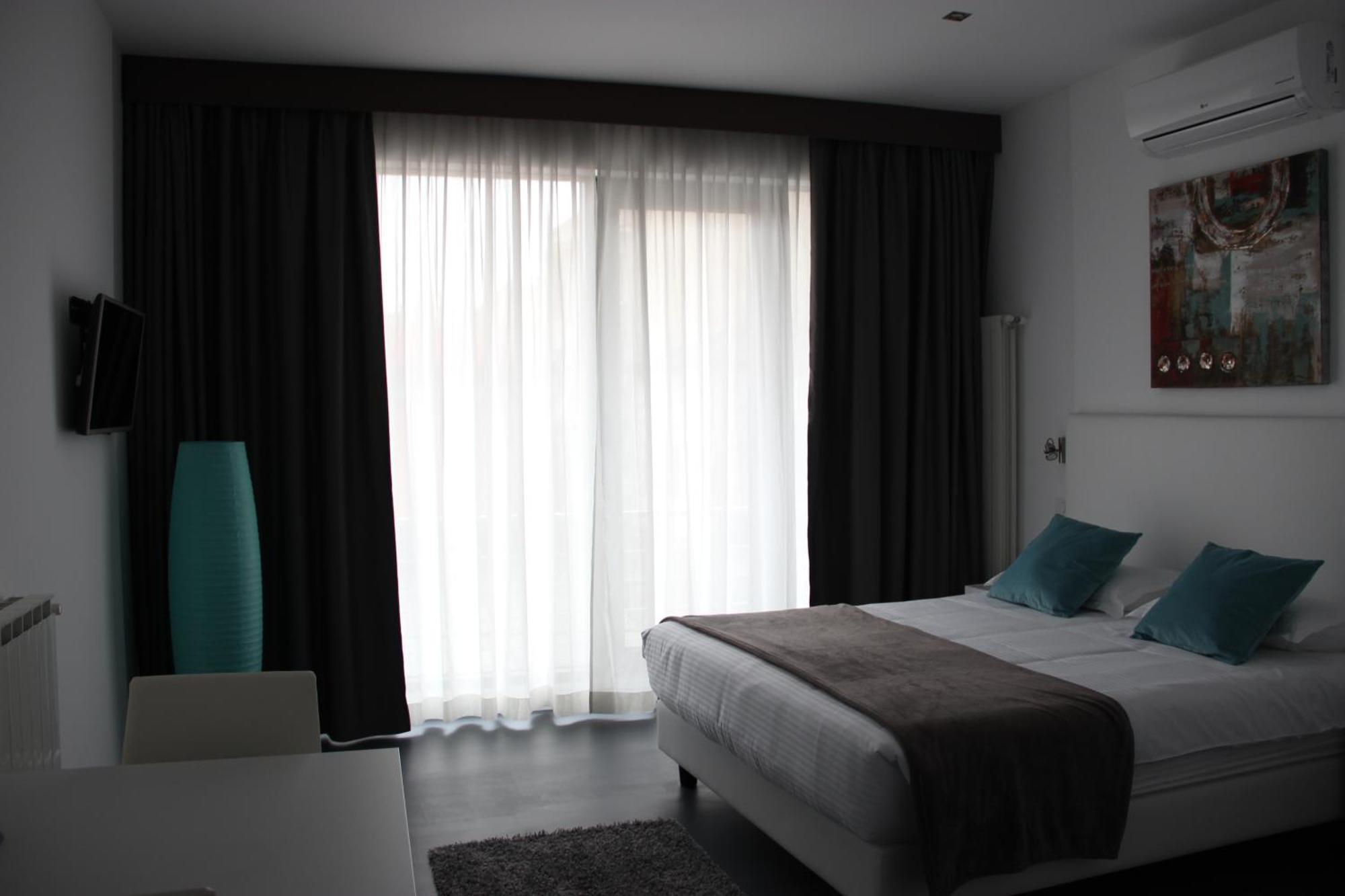Living Aparthotel Bukarest Zimmer foto